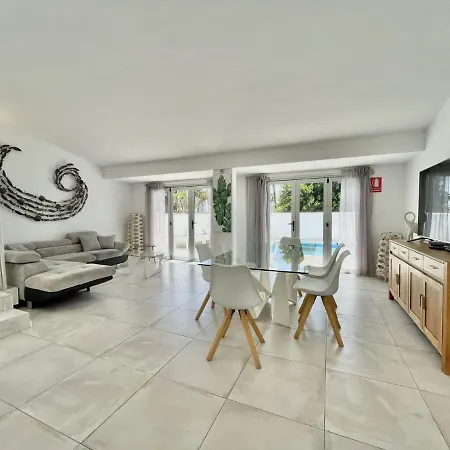 Villa 12 *