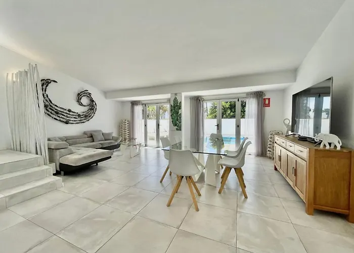 Villa 12 *